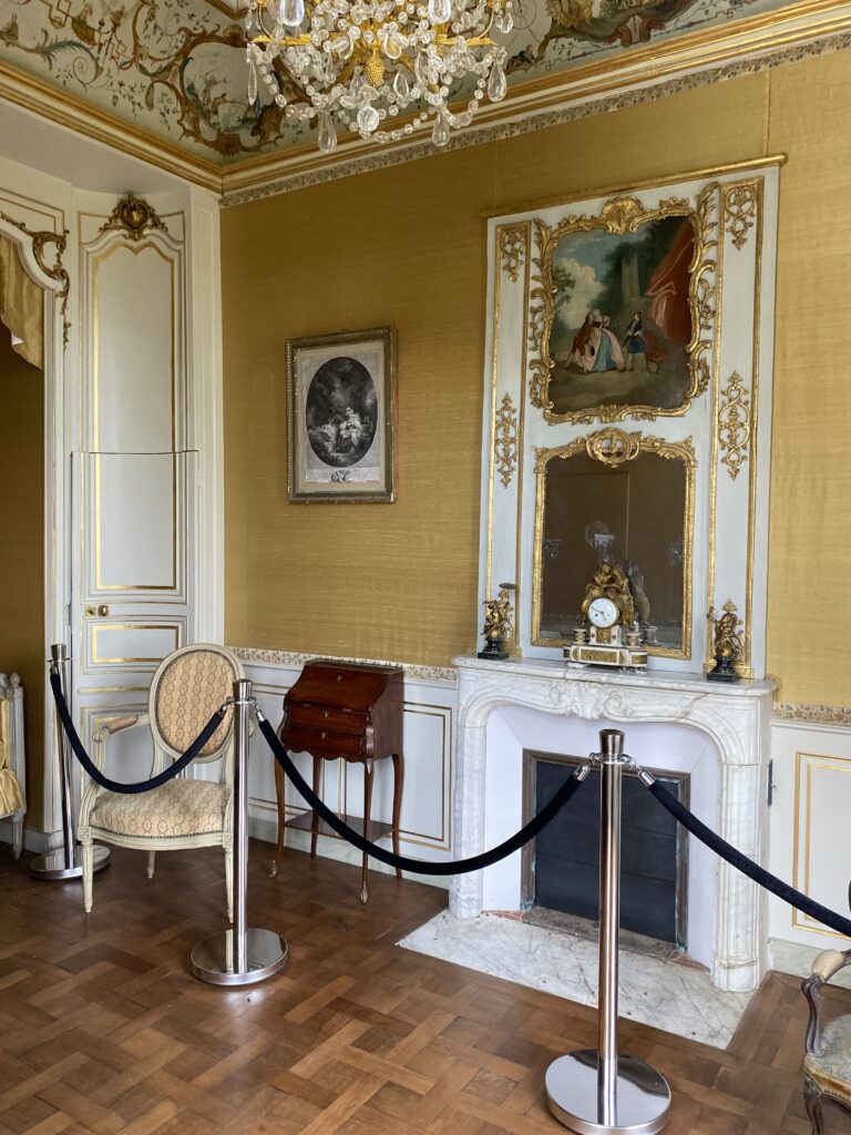 Boudoir chinois -  chateau du bourg saint léonard - orne