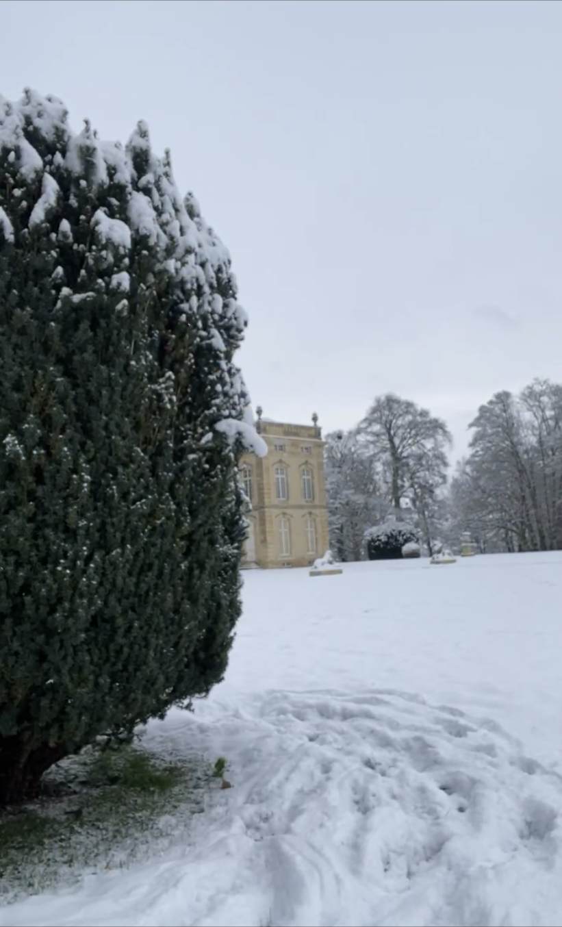 château sous la neige hiver