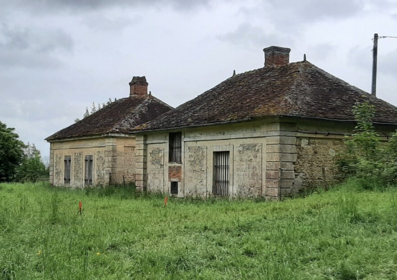 La Rénovation du Château du Bourg-Saint-Léonard : Un Projet de Sauvegarde du Patrimoine