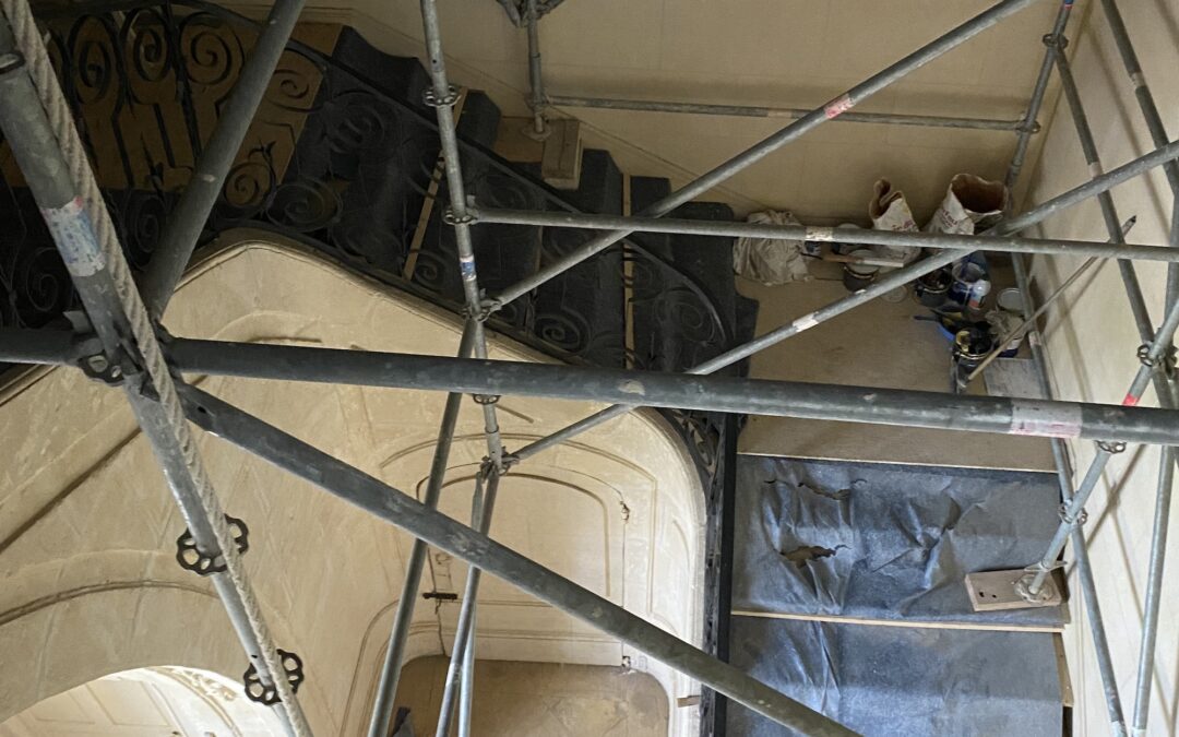 Un nouvel éclat pour la cage d’escalier du Château du Bourg-Saint-Léonard